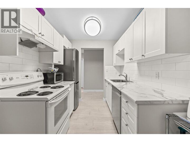 Property Photo:  1056 Bernard Avenue 220  BC V1Y 8L7 
