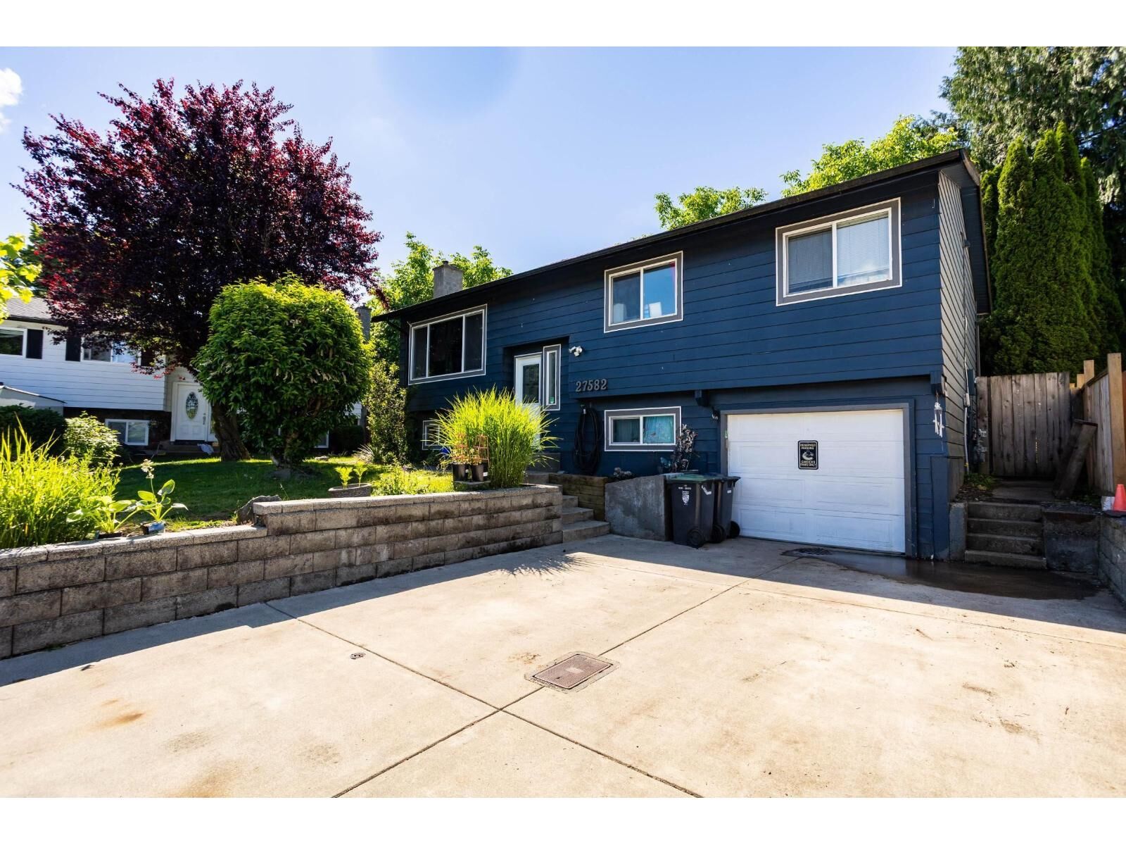 Property Photo: 27582 31B Avenue BC V4W 3L3