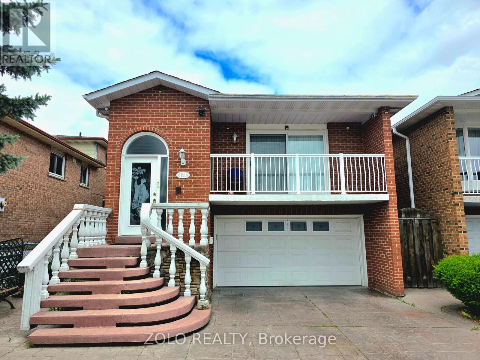 Property Photo:  4233 Greybrook Crescent  ON L4W 3G5 