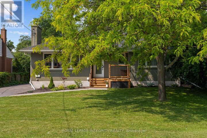 Property Photo:  48 Dunham Street  ON K1J 7L8 