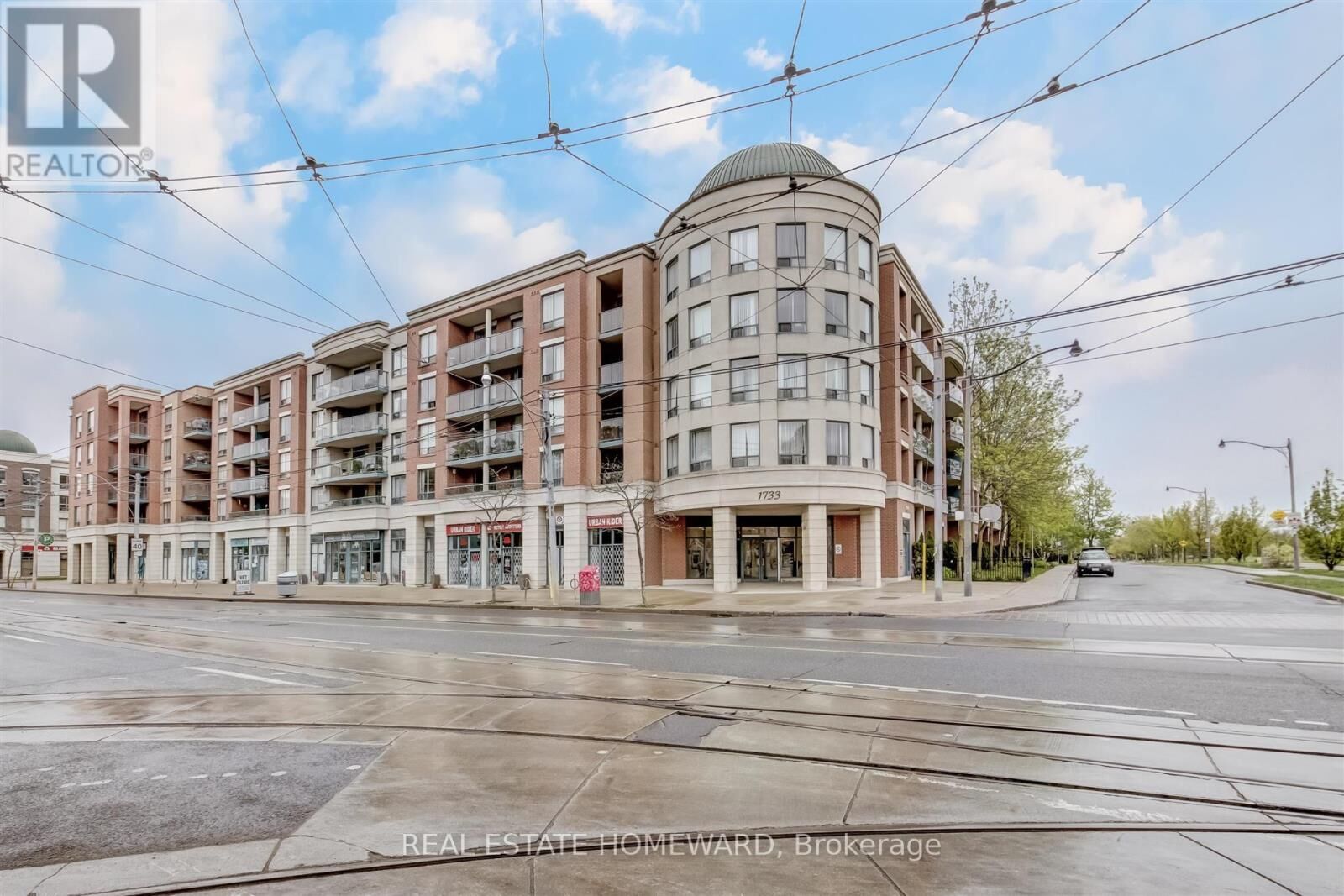 Property Photo:  1733 Queen Street East 513  ON M4L 6S9 