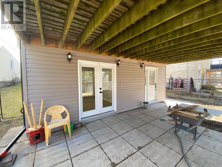 Property Photo:  32 Hackett Street B  ON K1V 0P7 