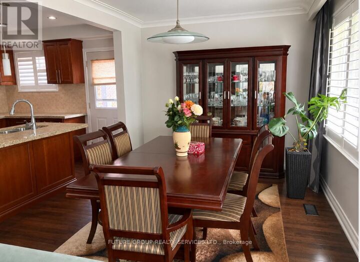 Property Photo:  2 Fingal Place (Upper)  ON M9V 2V4 