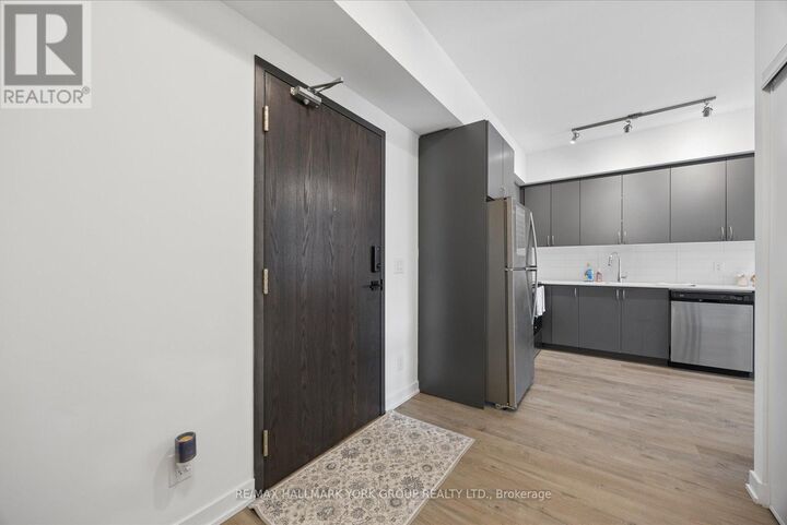 Property Photo: 56 Lakeside Terrace 514 ON L4M 7B9