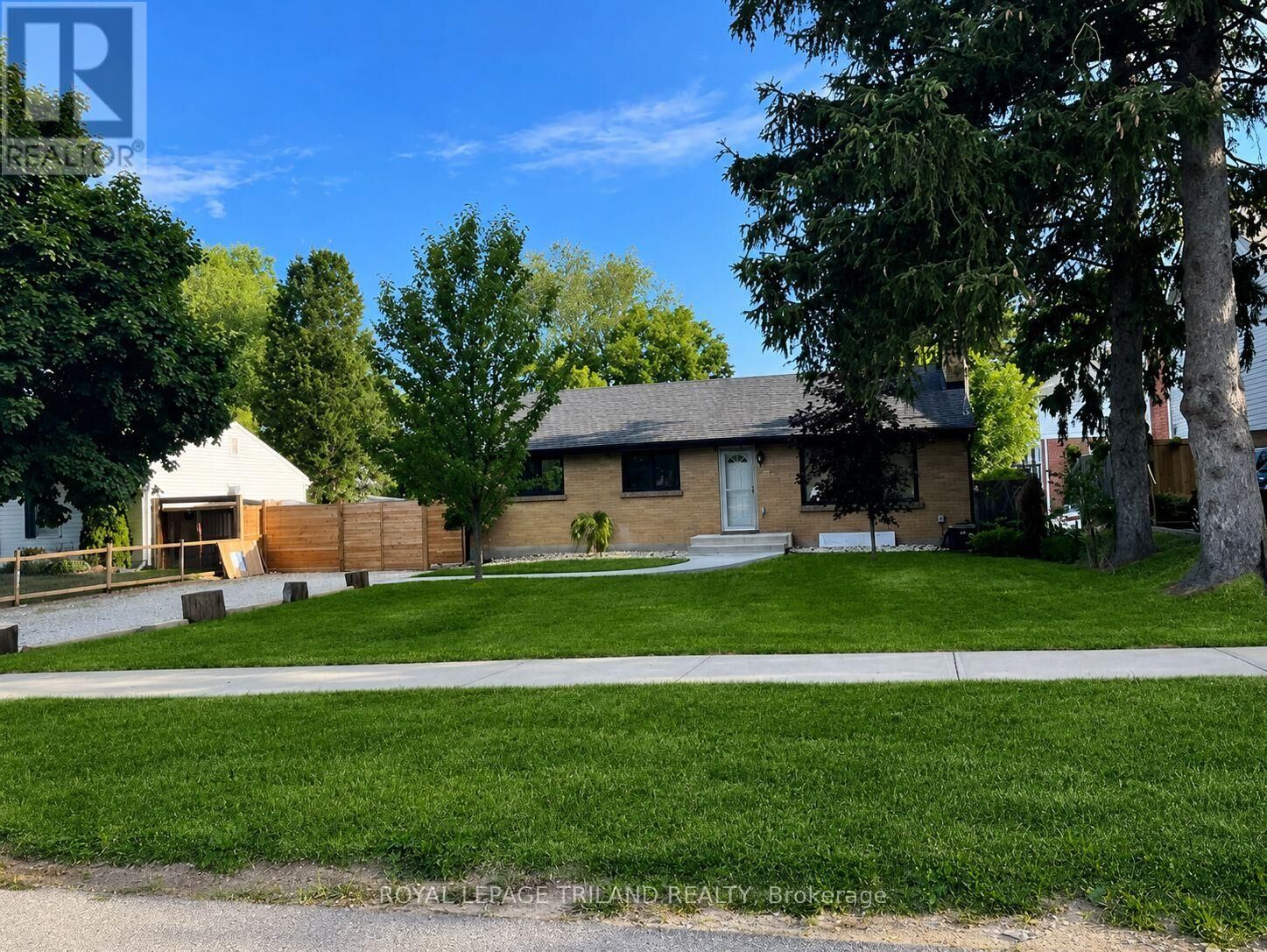 Property Photo:  1313 Springbank Avenue  ON N6K 1Z9 