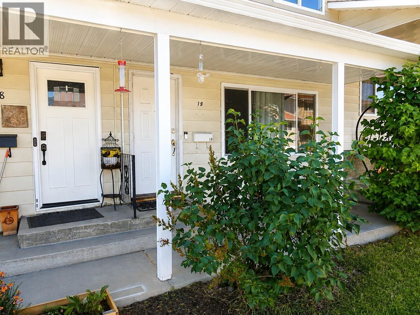 Property Photo: 3807 32 Avenue 19 BC V1T 2N2