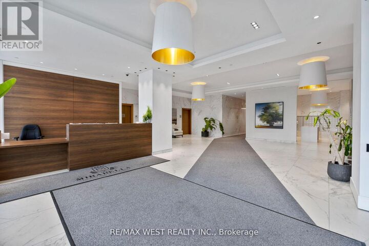 Property Photo: 1928 Lake Shore Boulevard West 3902 ON M6S 0B1