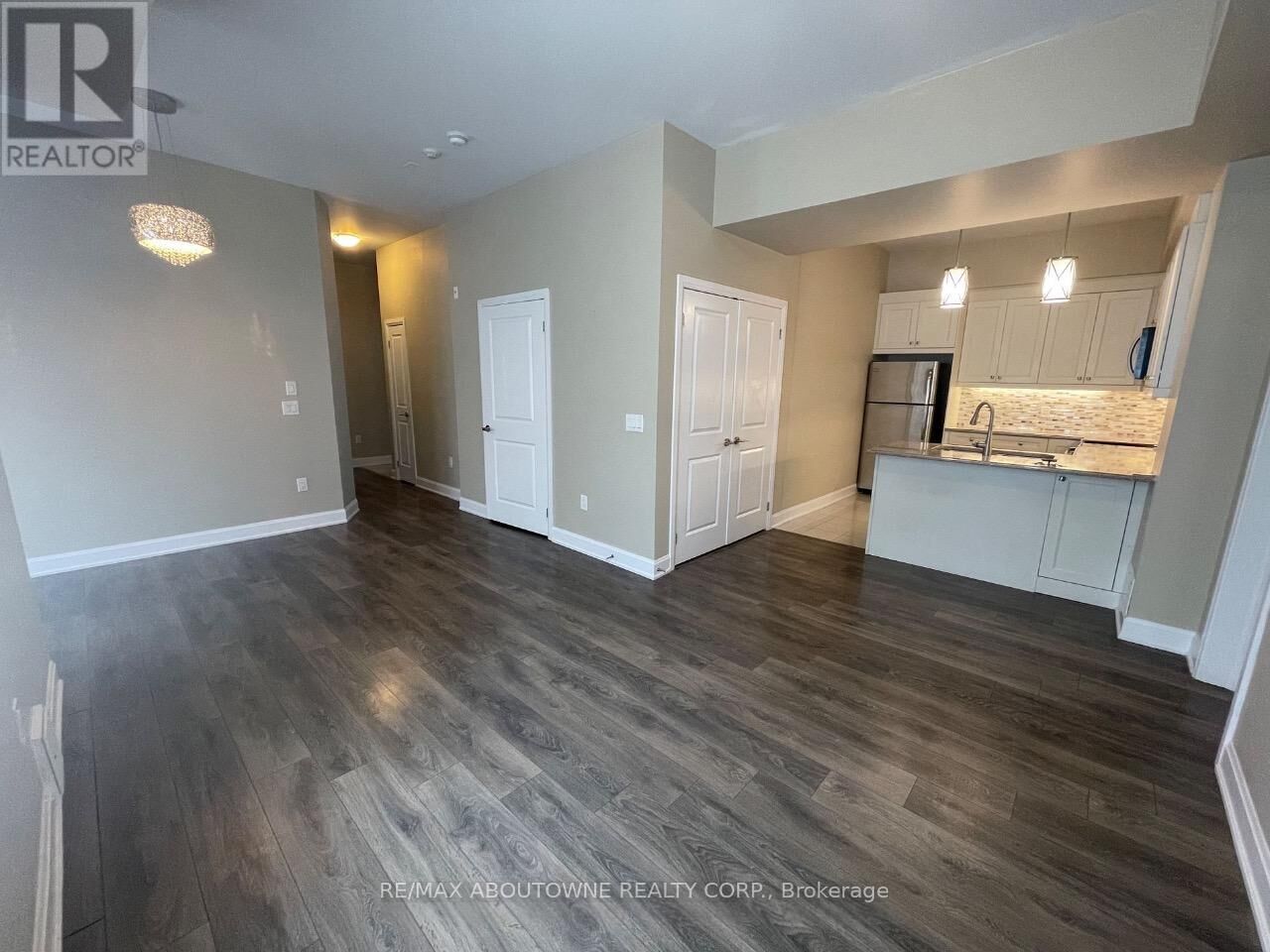 Property Photo: 276 Gatwick Drive 101 ON L6H 0K8