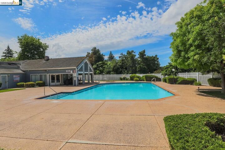 Property Photo:  2701 Harvest Ln  CA 94531 