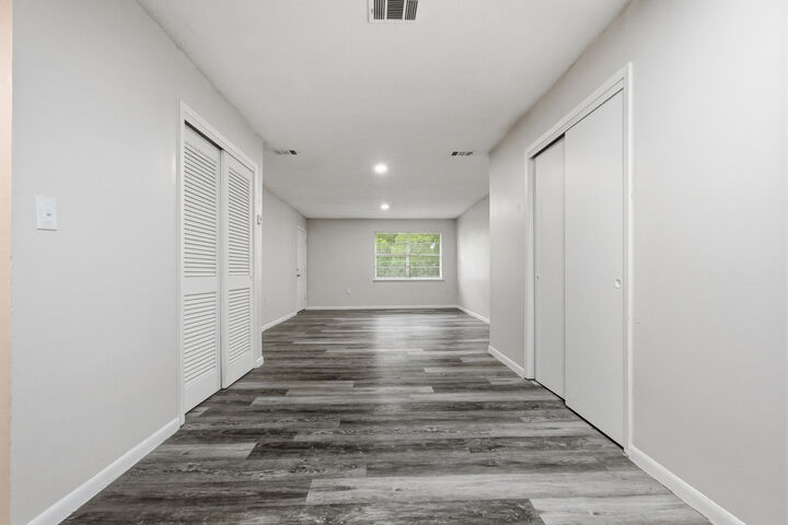 Property Photo:  609 Colonial Drive 8  FL 32547 