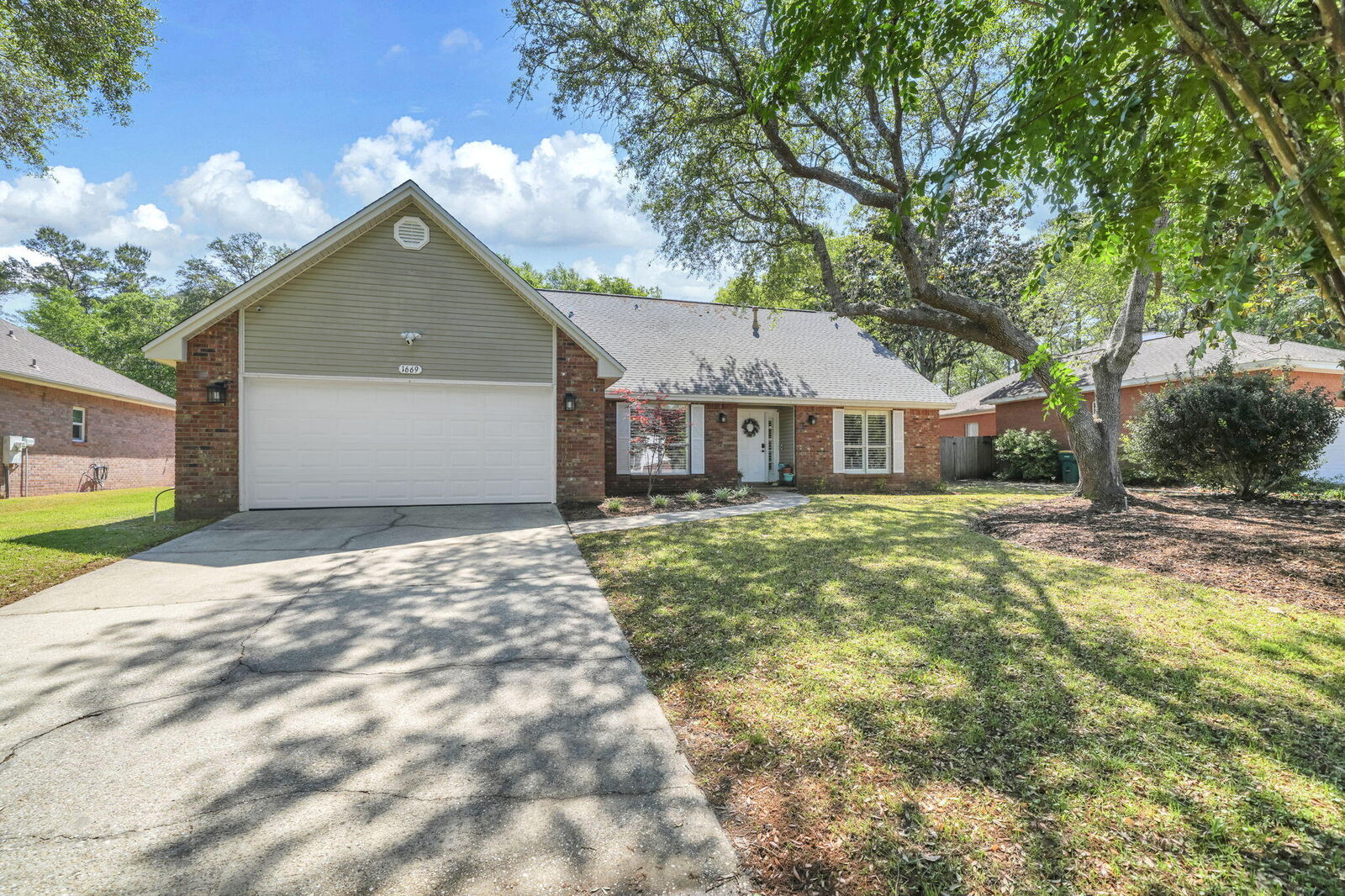 Property Photo: 1669 Northridge Road FL 32578