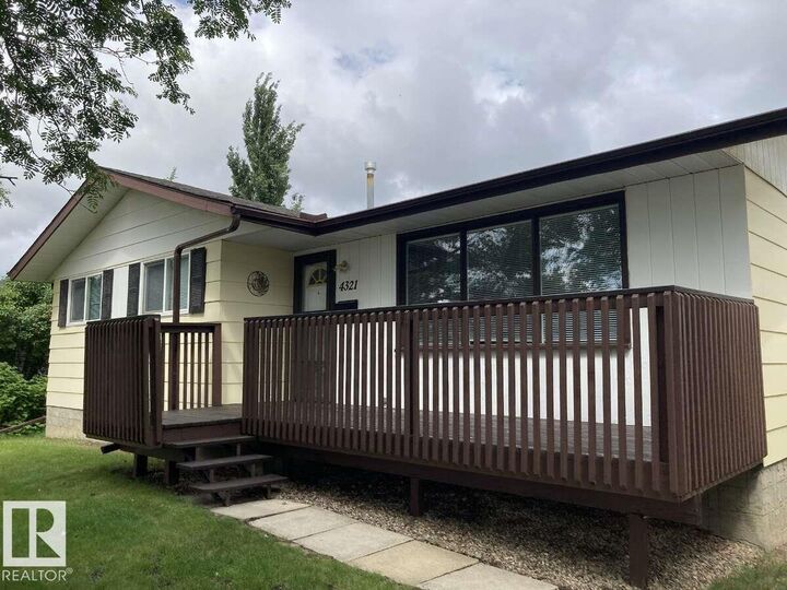 Property Photo:  4321 41 Avenue  AB T7Z 1J6 