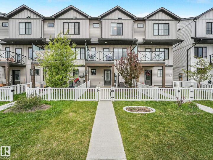 Photo de la propriété: 1061 Cy Becker Road NW AB T5Y 4B7