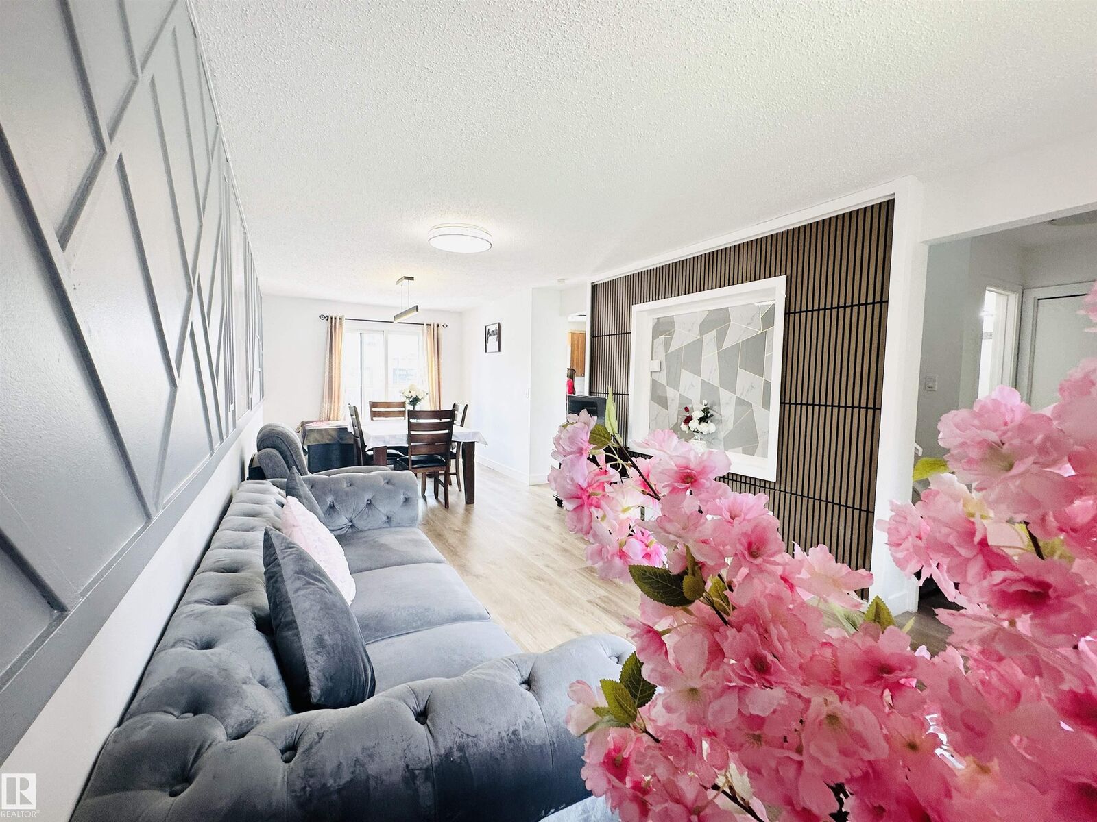 Property Photo: 40 Pinecliff Close AB T1Y 4N5