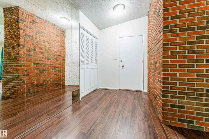 Property Photo: 60 Fenwick Crescent AB T8N 1W6