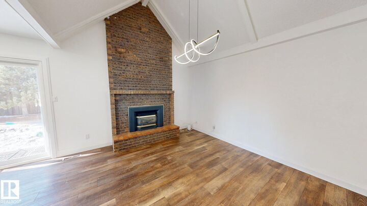 Photo de la propriété:  3718 103B Street NW  AB T6J 2X9 