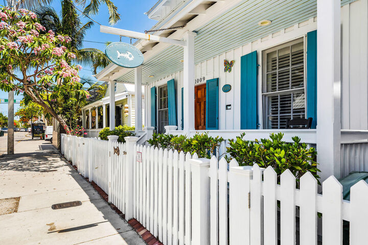 Property Photo: 1009 Whitehead Street FL 33040