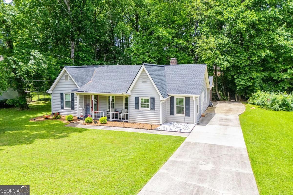 Property Photo:  117 W Allison Circle  GA 30117 
