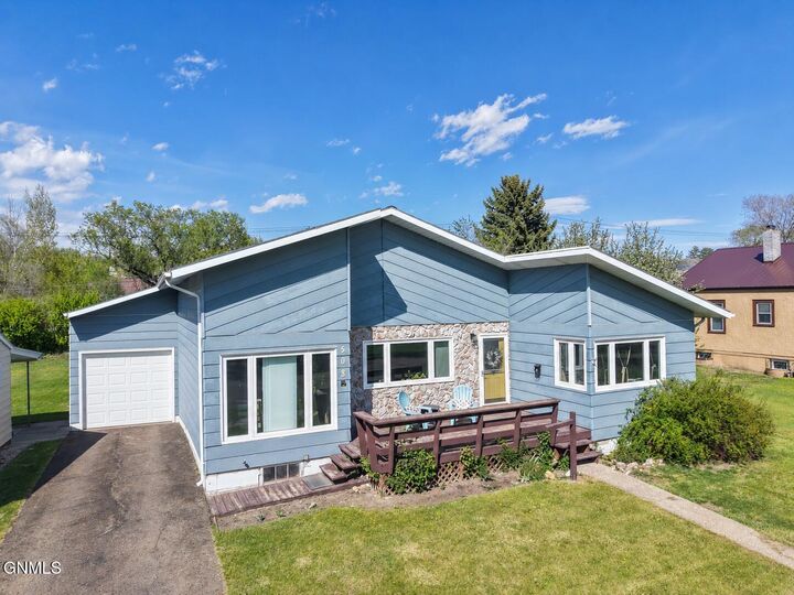 Property Photo:  508 2nd Avenue  ND 58577 