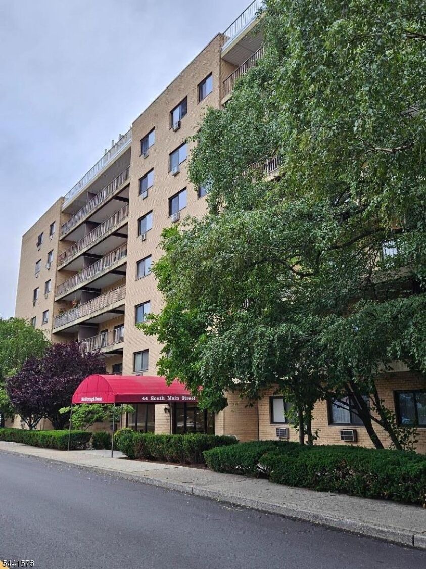 Property Photo: 44 S Main St 6J NJ 07644