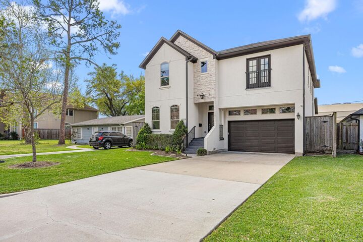 Property Photo: 5119 Locust Street TX 77401