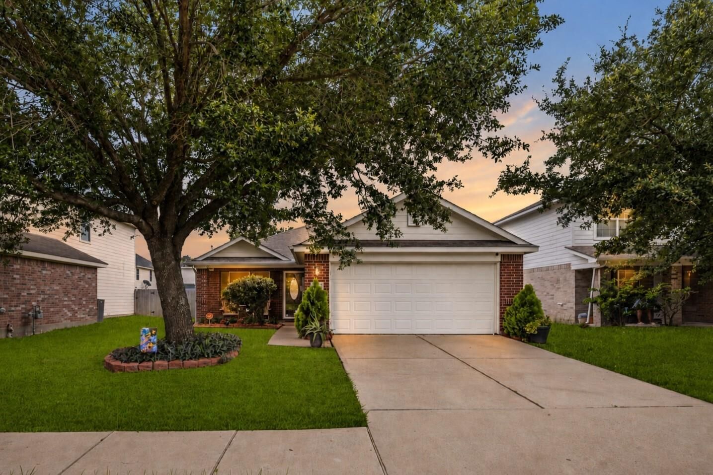 Property Photo: 20723 Dewberry Creek Lane TX 77449