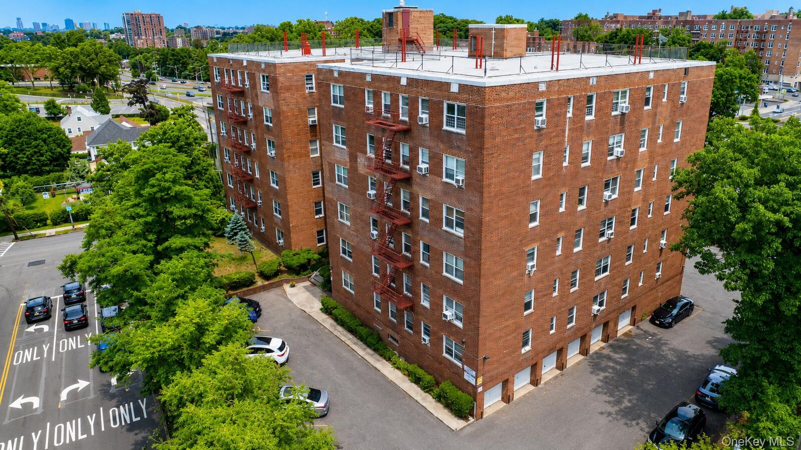 Property Photo:  1234 Midland Avenue 2E  NY 10708 