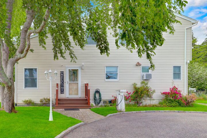 Property Photo:  301 Oak Neck Road  NY 11795 