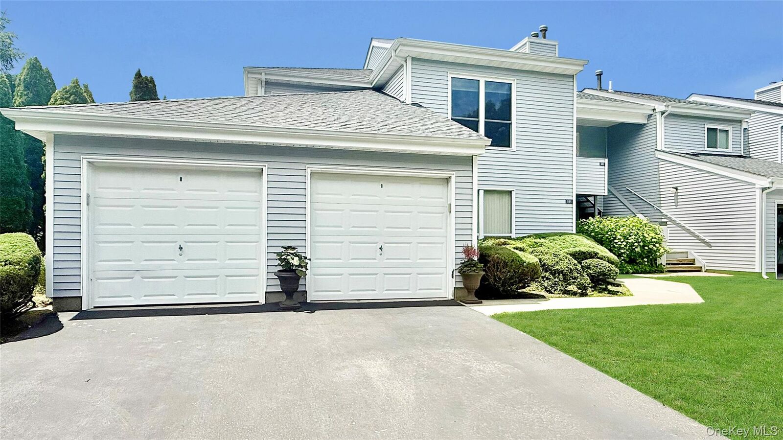 Property Photo:  102 Hampton Vista Drive  NY 11949 