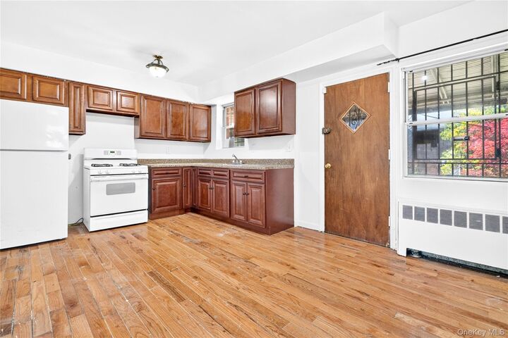 Property Photo: 3885 Paulding Avenue NY 10469