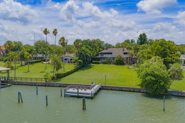 Property Photo:  220 Harbor View Lane  FL 33770 
