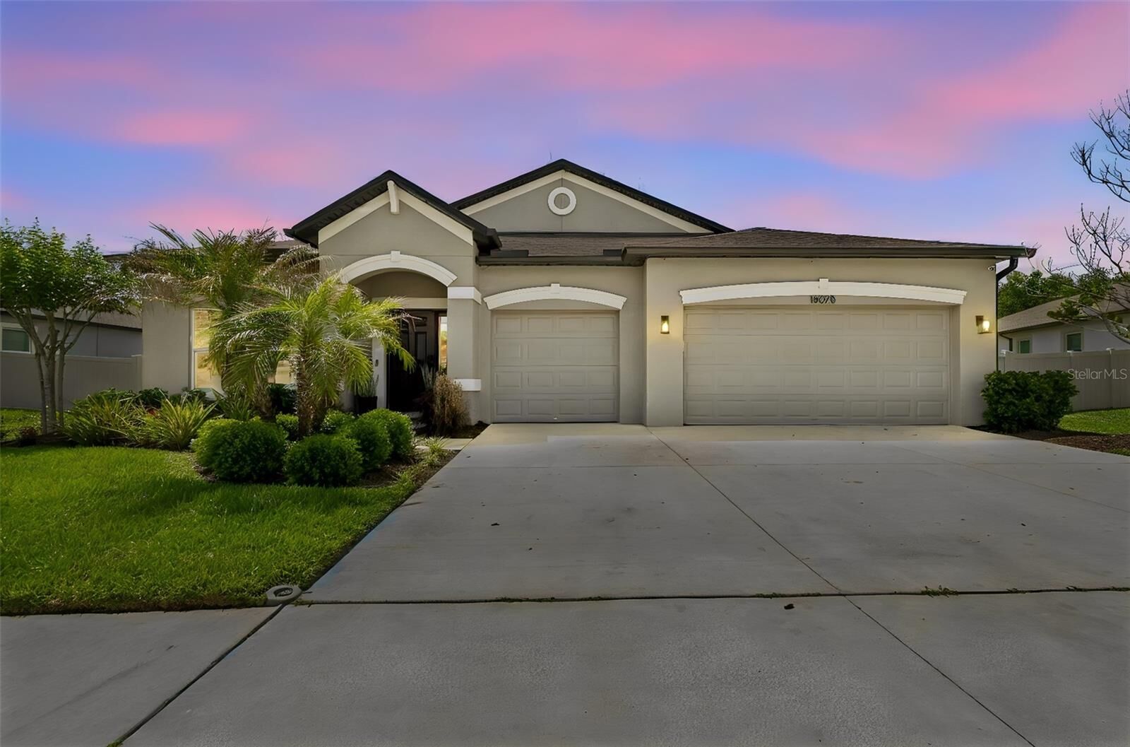 Property Photo:  18078 Romanesque Court  FL 34610 