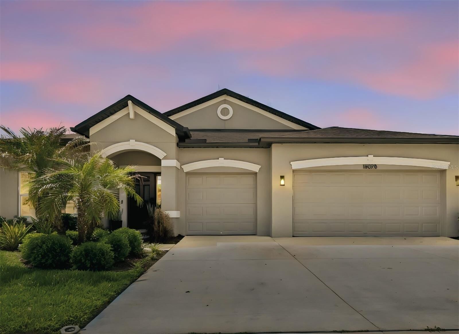 Property Photo:  18078 Romanesque Court  FL 34610 