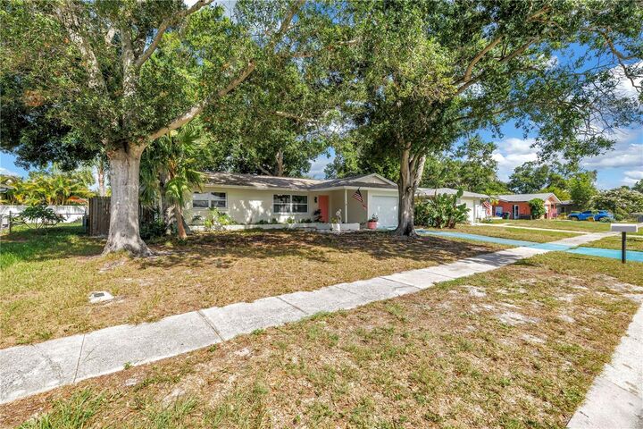 Property Photo:  11478 Imperial Grove Drive E  FL 33774 
