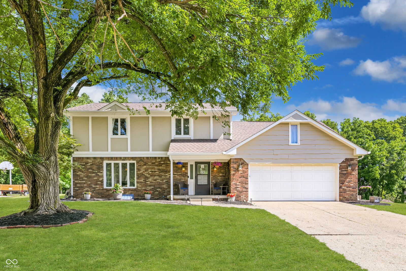 Property Photo:  1720 Ridge Hill Lane  IN 46217 