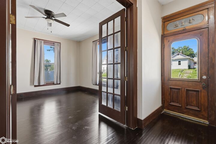 Property Photo:  412 S Marshall Street  IA 52601 