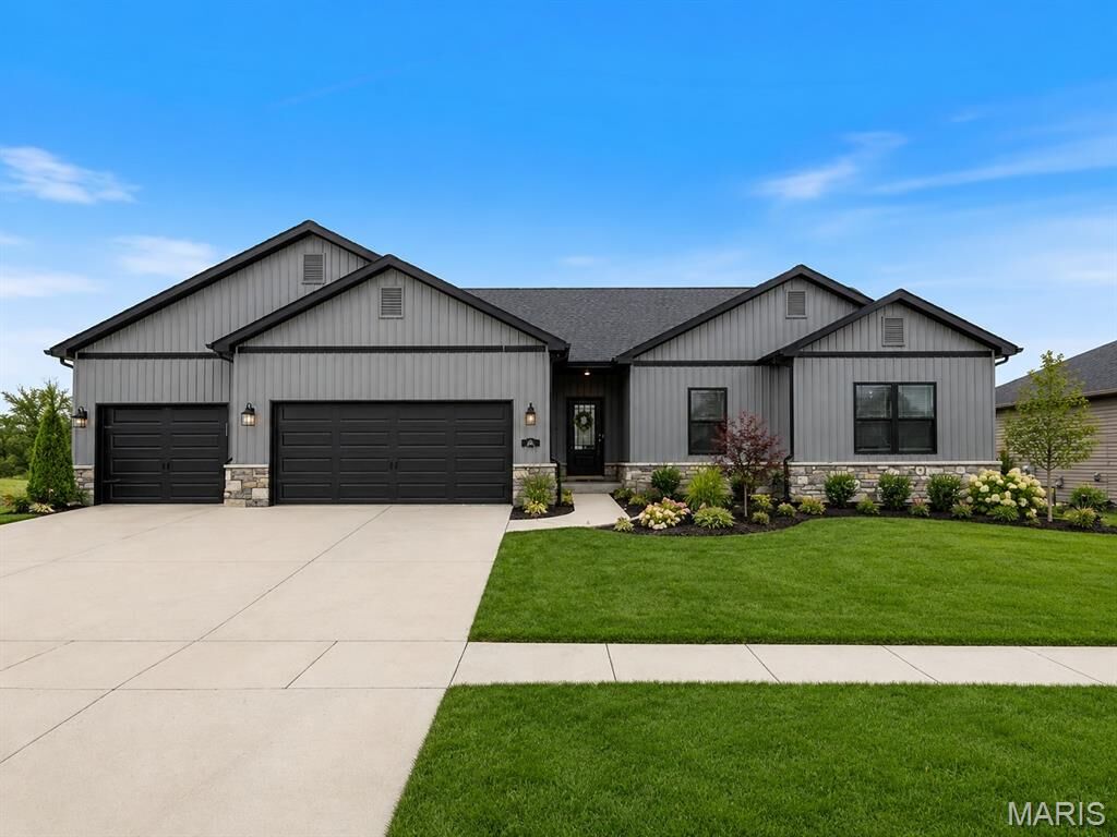 Property Photo: 213 Ashurst Lane IL 62269