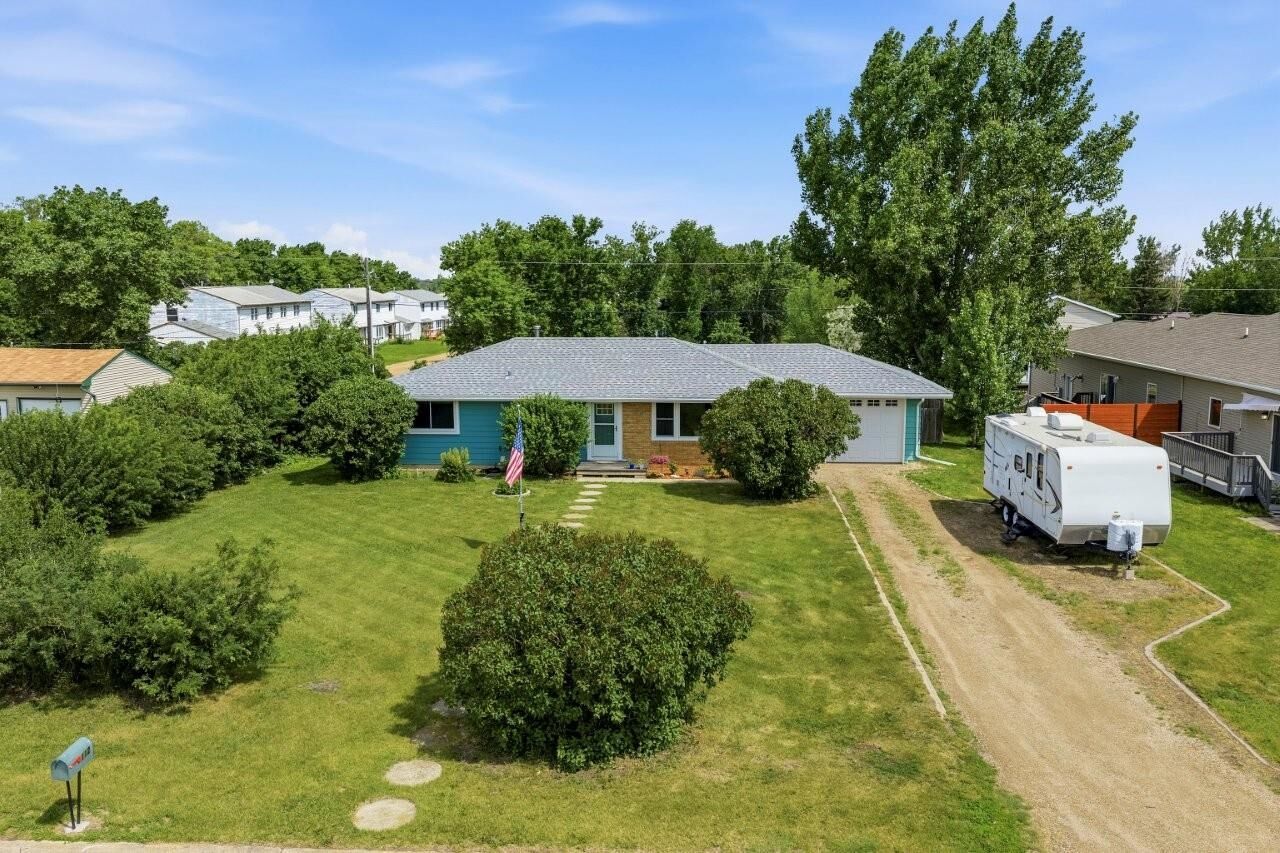 Property Photo:  112 Oakley Dr  ND 58740 
