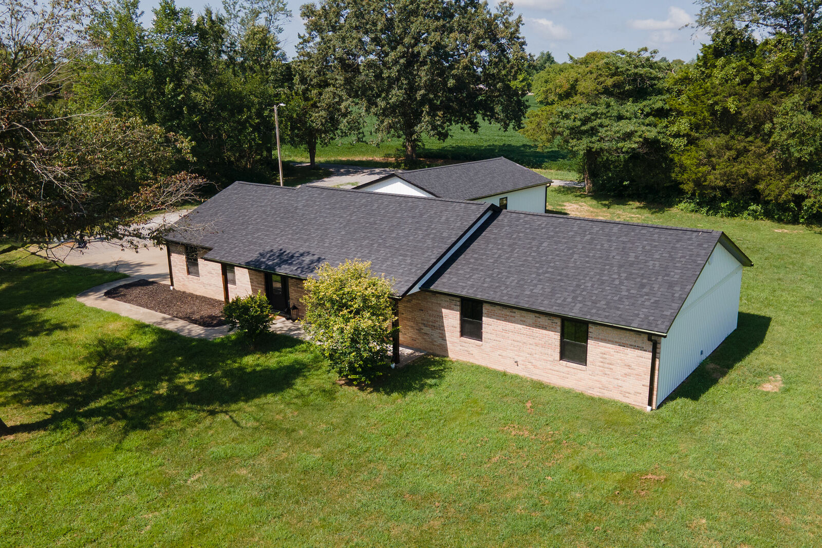 Property Photo:  956 Auburn Lane SE  IL 62939 