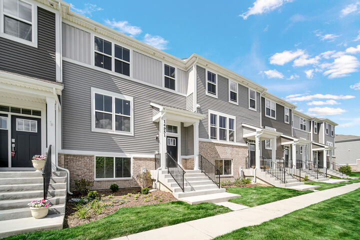 Property Photo: 14951 S McCarthy Circle 14951 IL 60544