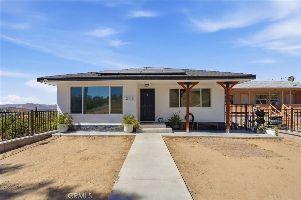 Property Photo:  249 E Graham  CA 92530 