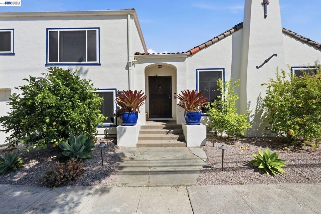 Property Photo: 1800 Versailles Ave CA 94501