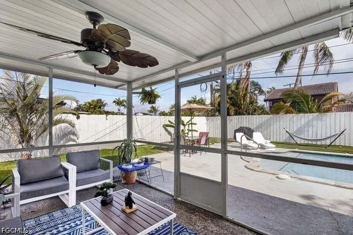 Property Photo:  571 SE 14th  FL 33060 