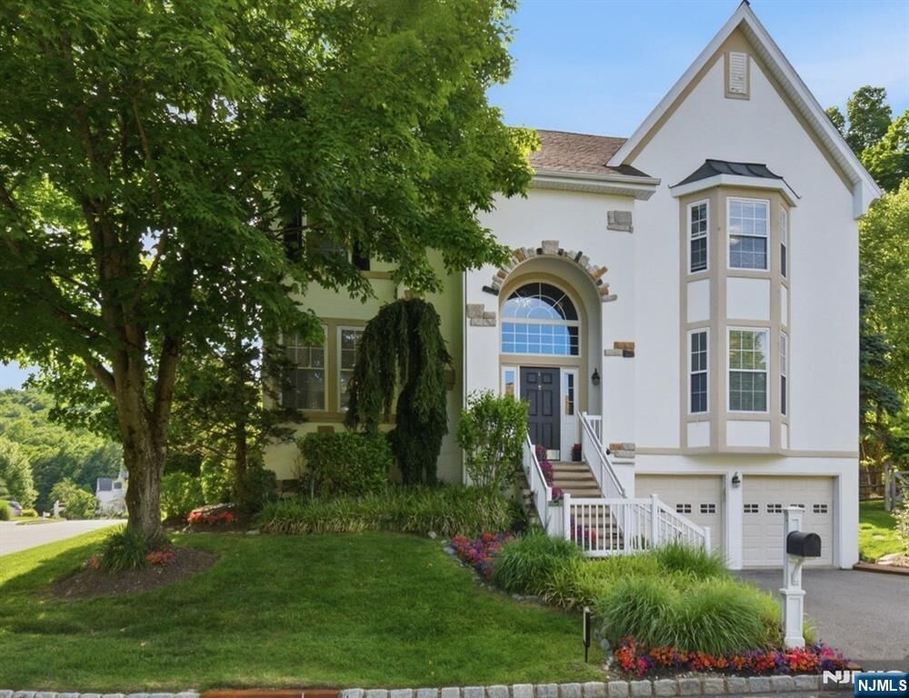 Property Photo:  1 Rock Ledge  NJ 07436 