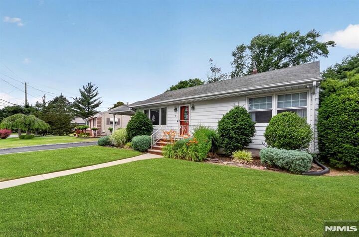 Property Photo:  42 Donnalin Place  NJ 07013 
