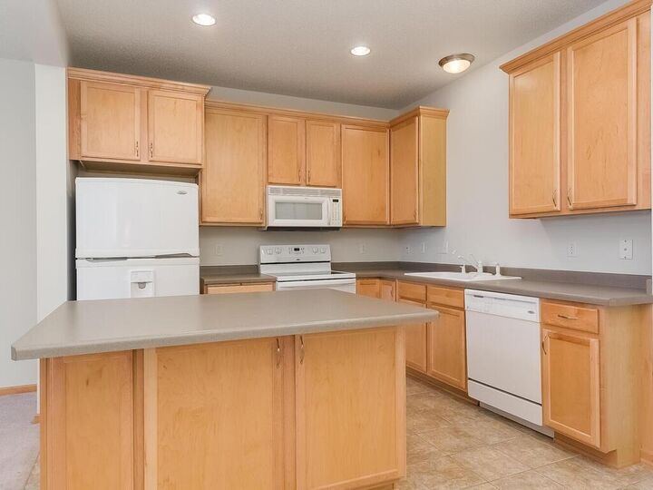 Property Photo: 3600 Wooddale Avenue S 304 MN 55416