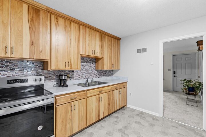 Property Photo:  2469 Woodale Drive  MN 55112 