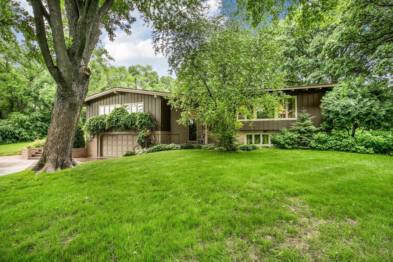 Property Photo:  3135 Blackheath Drive  MN 56301 