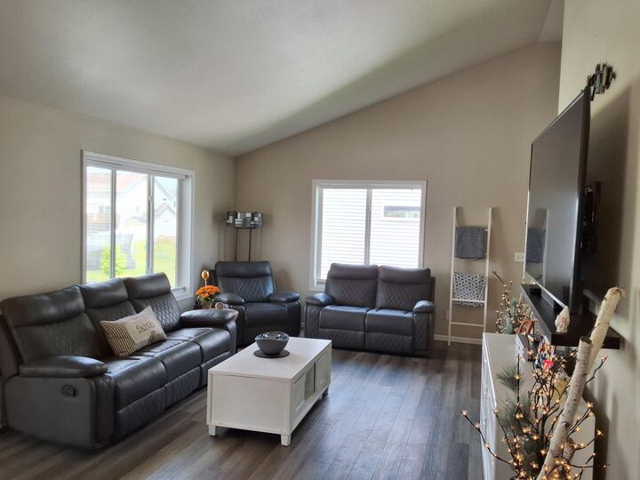 Property Photo:  442 Foxtail Drive E  ND 58078 