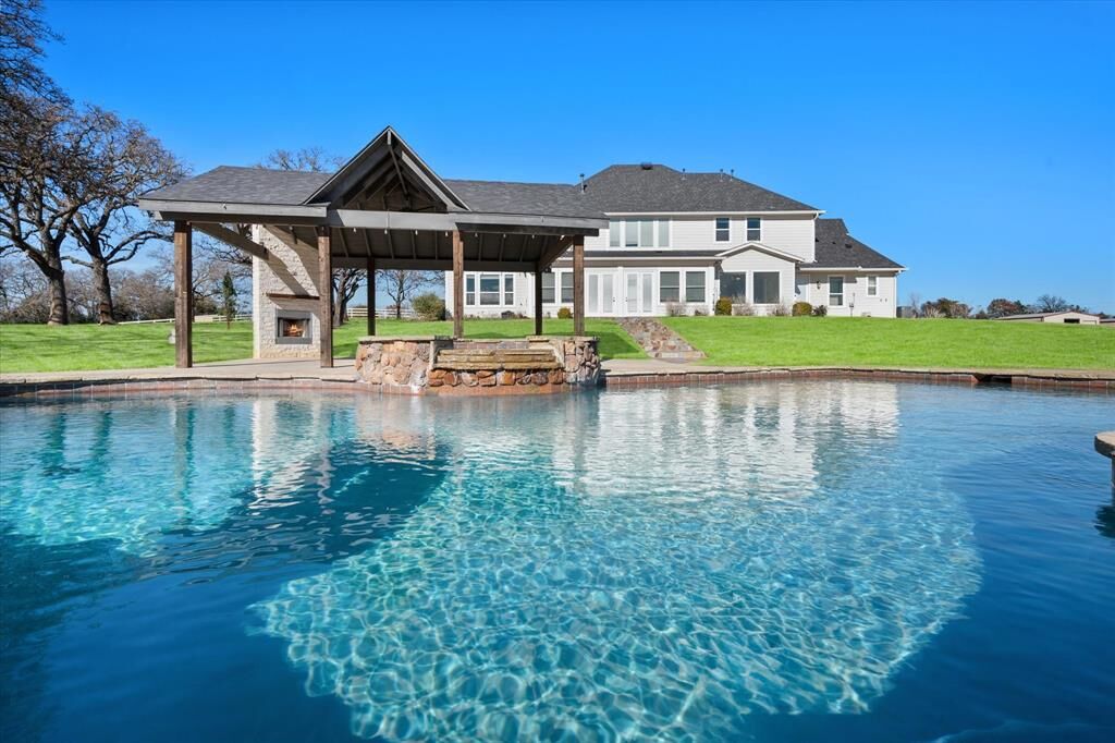 Property Photo: 6056 Bennett Lawson Road TX 76063